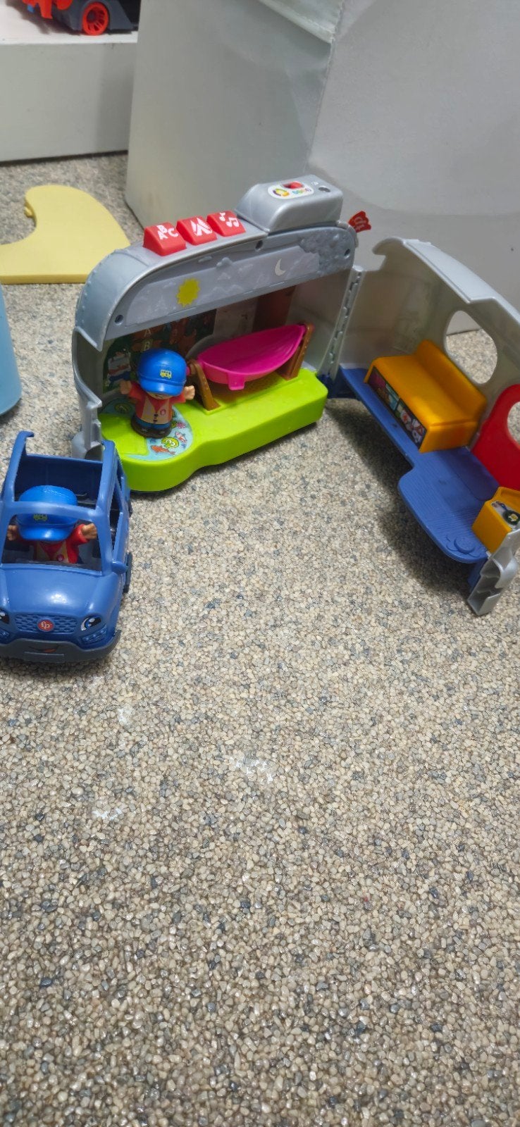 Fisher-Price Camper met geluid en 3 poppetjes, Ophalen of Verzenden, Gebruikt, Speelset, Met geluid