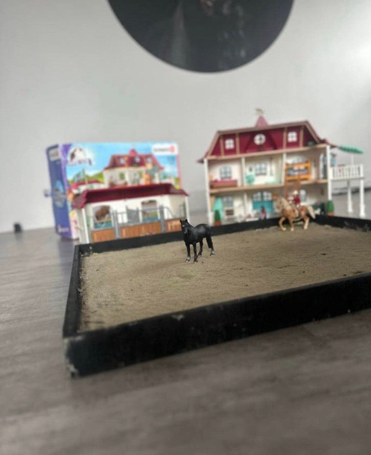 Zelfgemaakte paarden bak voor schleich, Ophalen, Zo goed als nieuw, Meisje
