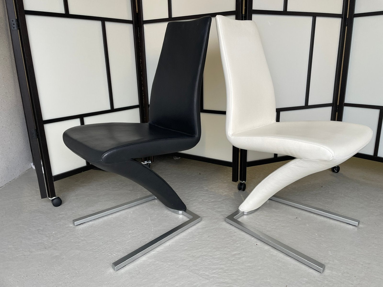 2 Rolf Benz 7800 eetkamerstoelen, Huis en Inrichting, Stoelen, Ophalen, Zo goed als nieuw, Zwart, Leer