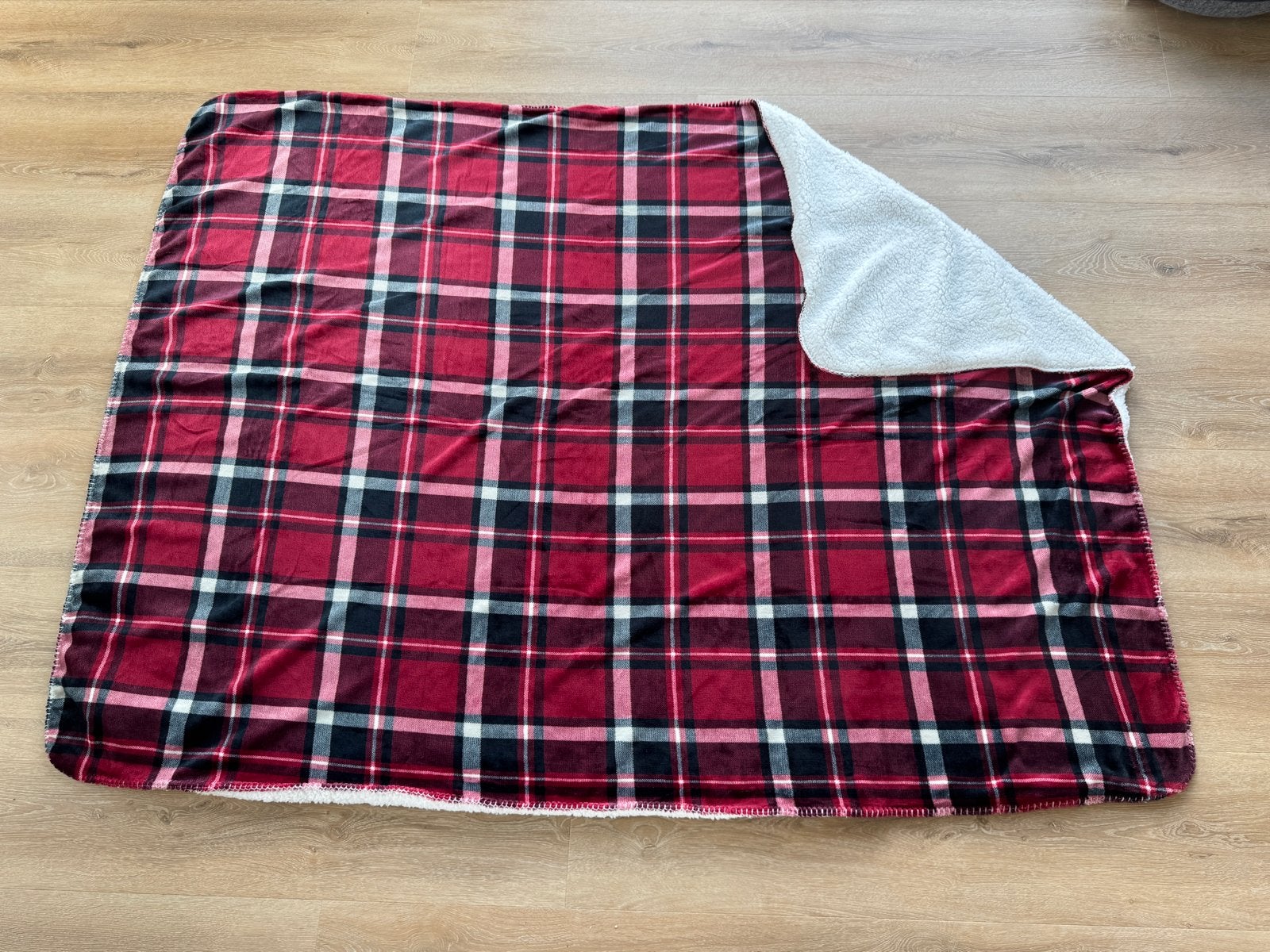 Geruite deken rood/zwart met teddy voering 1.80x1.30 cm, Rood, Ophalen of Verzenden, Zo goed als nieuw, Plaid