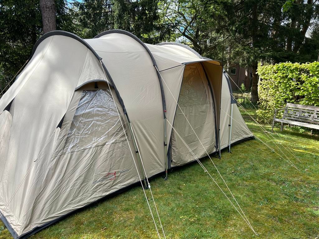 Tunneltent Wildbeast Kiora 4 persoons - Zo goed als nieuw, Caravans en Kamperen, Ophalen, Zo goed als nieuw, Tot en met 4