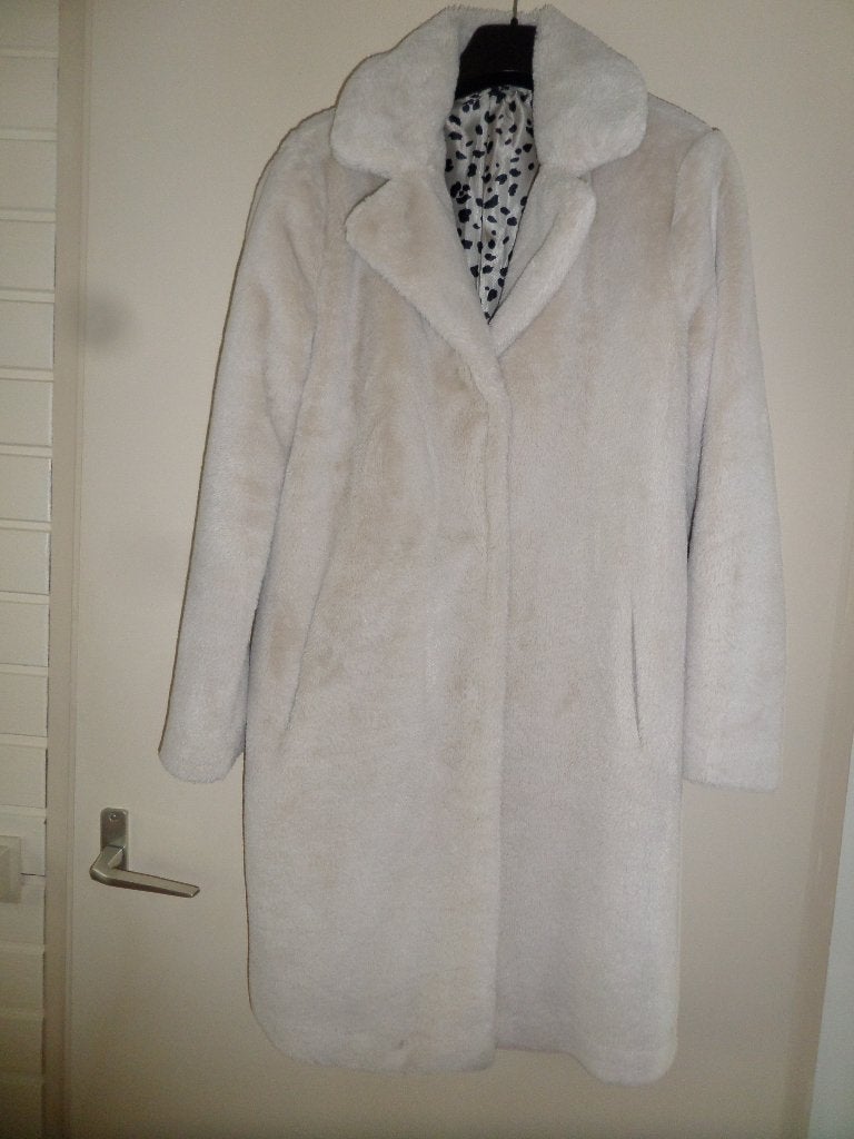Namaak bontjas, HEMA. Nieuwstaat! maat S. beige, Ophalen of Verzenden, Zo goed als nieuw, Maat 36 (S), Beige