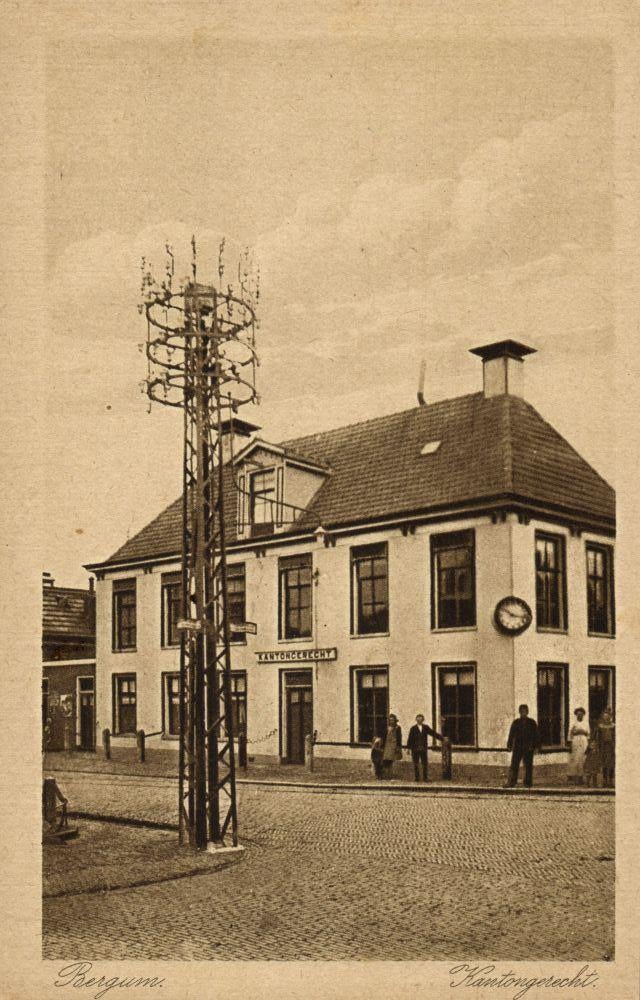 BERGUM, Kantongerecht (1920s) Ansichtkaart, Ophalen of Verzenden, 1920 tot 1940, Ongelopen, Friesland