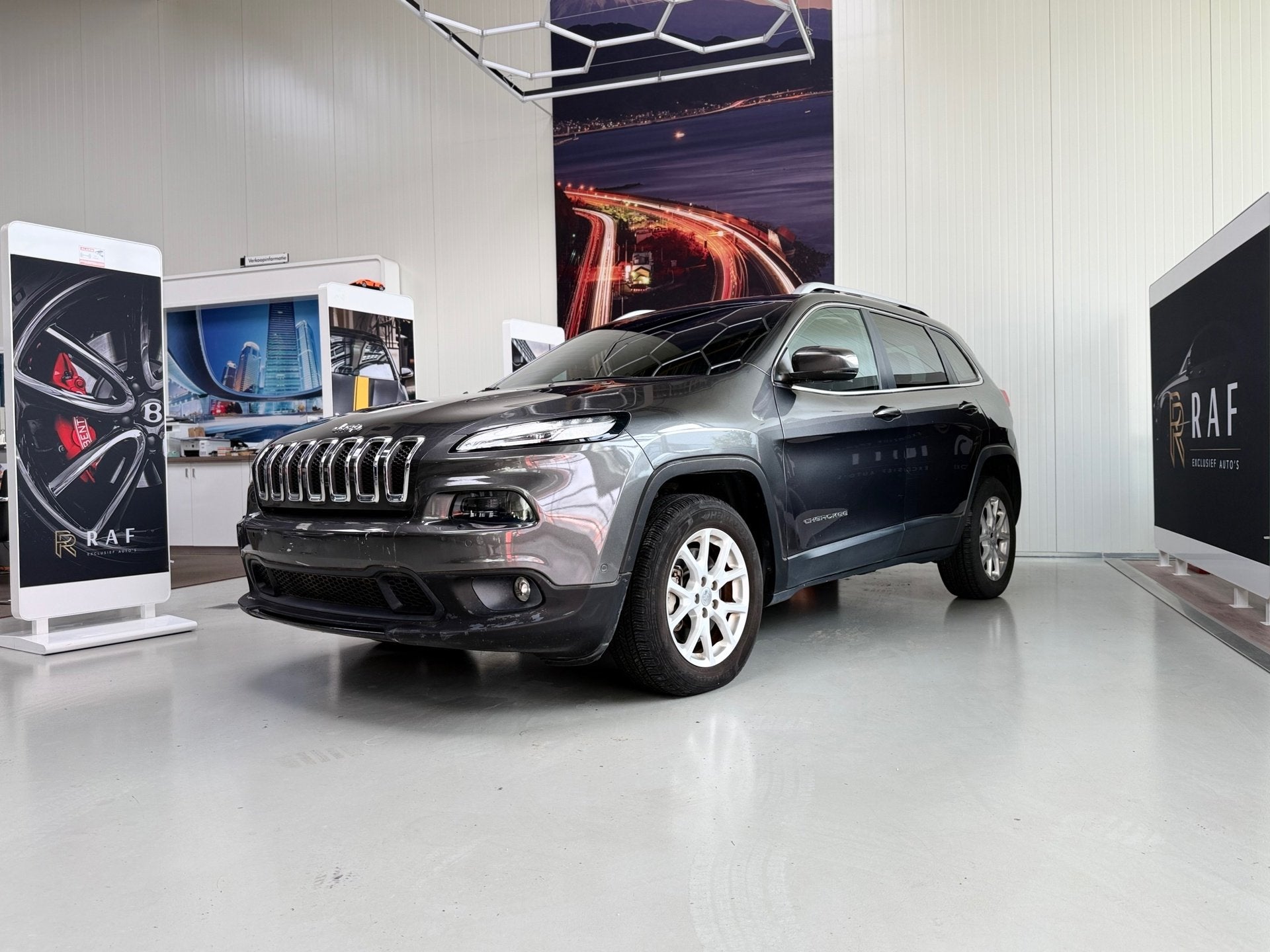 Jeep Cherokee 2.0 Longtitude Business Edition AWDAutomaat,Le, Auto's, Automaat, Dealer onderhouden, Gebruikt, Zwart
