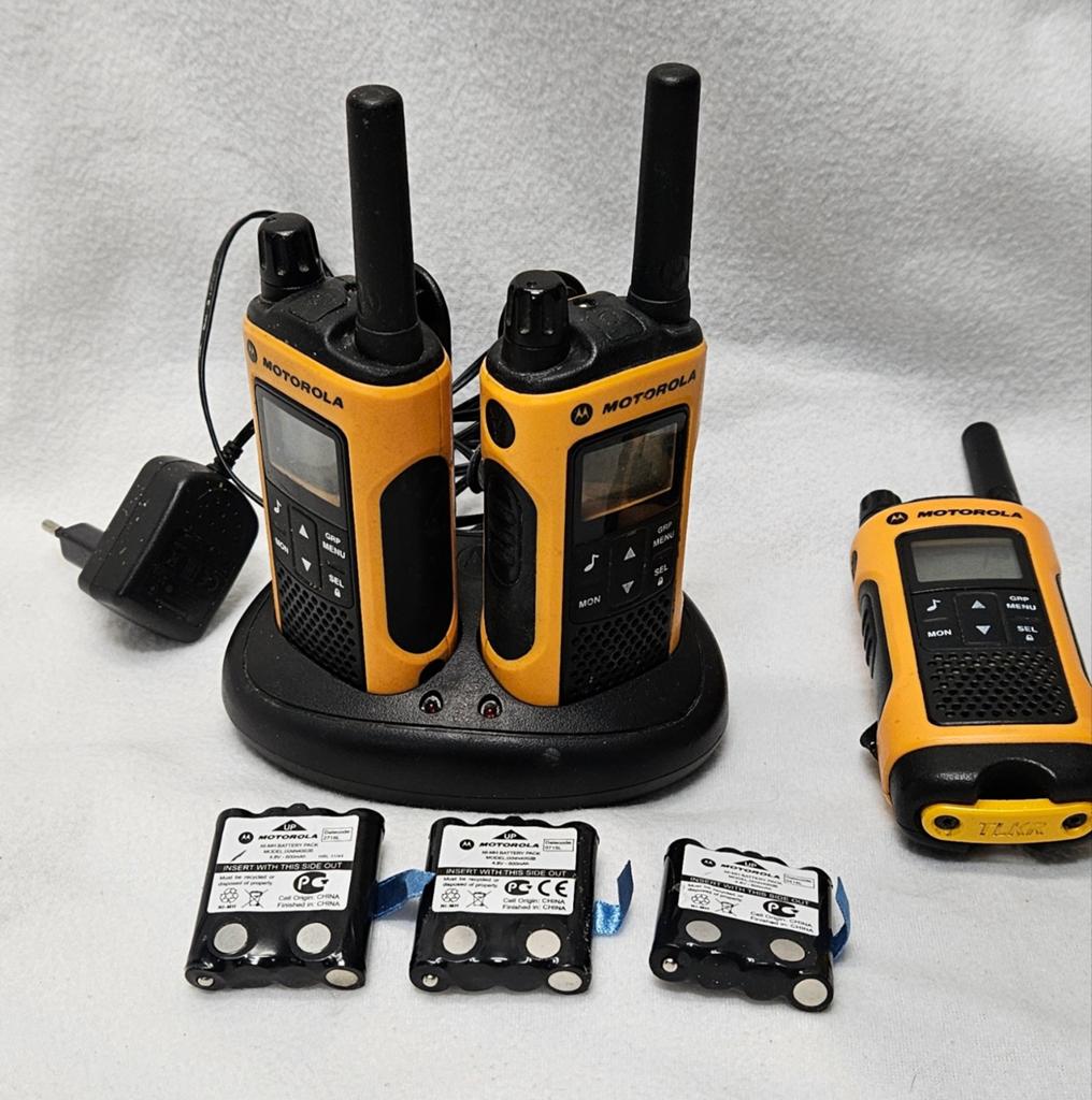Motorola t80 extreme set portofoon walkietalkie 3 stuks, Gebruikt, 5 tot 15 km, Ophalen of Verzenden, Portofoon of Walkie-talkie