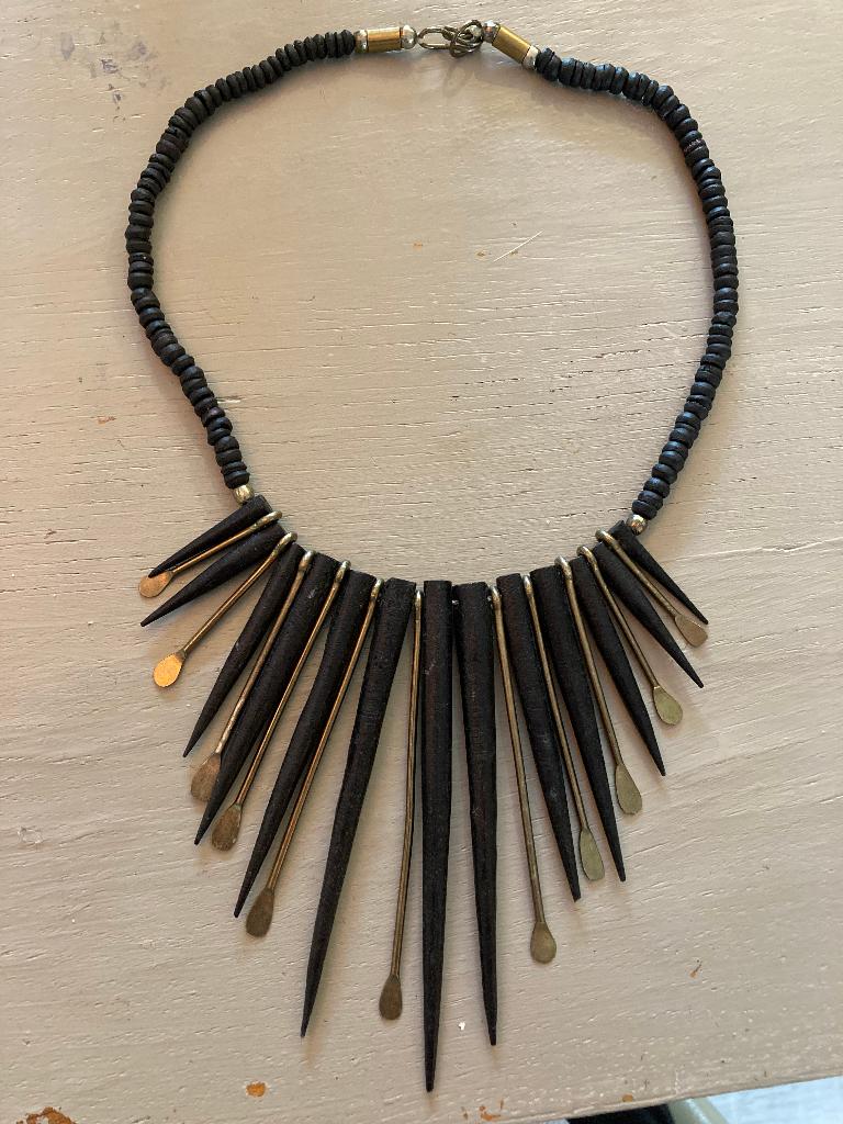 Vintage boho houten goudkleurige ketting designers collier, Zwart, Ophalen of Verzenden, Zo goed als nieuw, Overige materialen