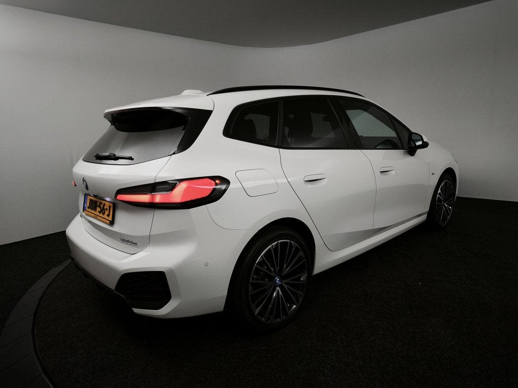 BMW 2-serie Active Tourer 225e xDrive M-sport | Panoramadak, Auto's, BMW, Automaat, Gebruikt, 16 kWh, 150 min