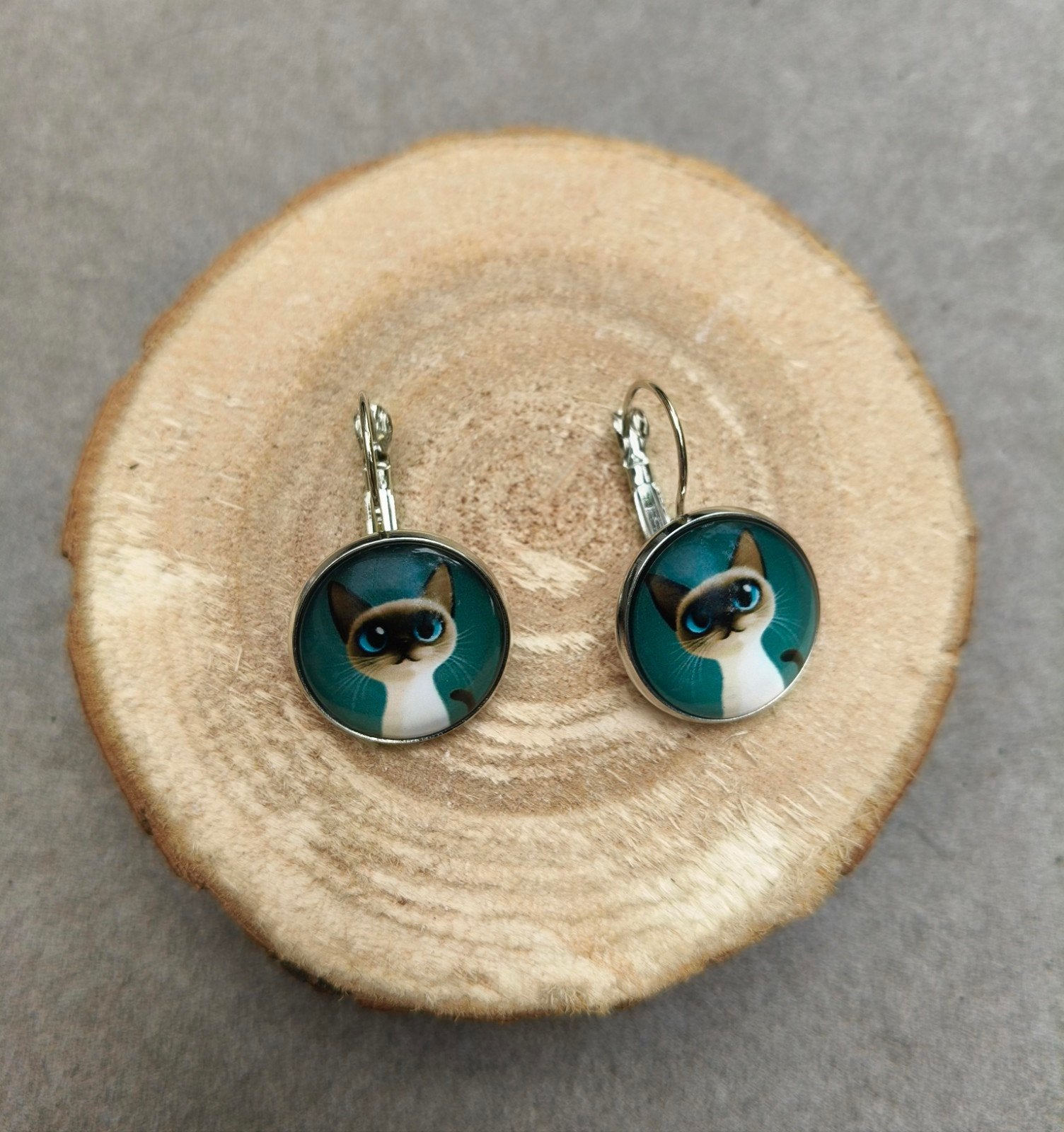 Oorbellen met schattig Siamees katje, Ophalen of Verzenden, Nieuw, Groen, Hangers