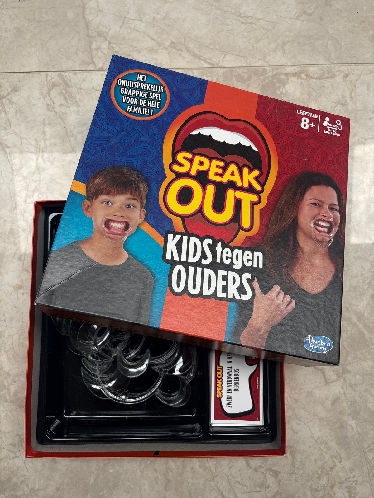 Speak Out Kids tegen Ouders - Hilarisch familiespel, Drie of vier spelers, Ophalen of Verzenden, Zo goed als nieuw