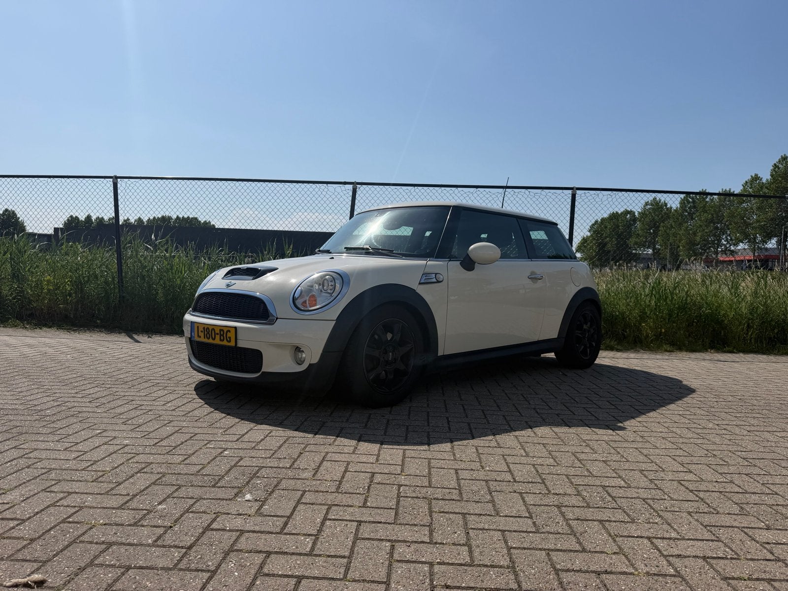 Mini 1.6 Cooper 2007 Wit, Auto's, Mini, Particulier, Cooper, ABS, Airbags, Airconditioning, Bluetooth, Centrale vergrendeling
