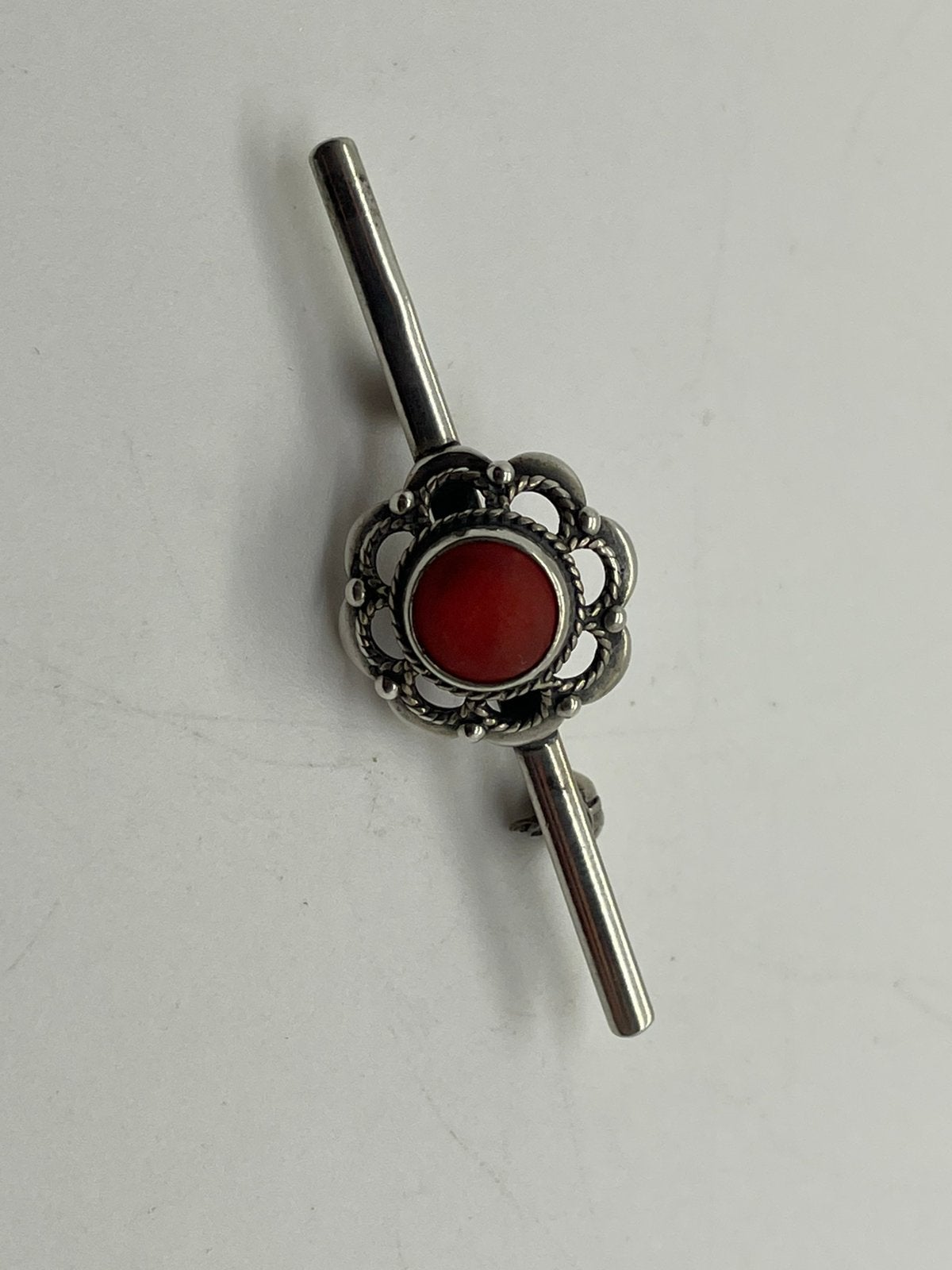 E390 Prachtige zilveren bloedkoraal broche, Ophalen of Verzenden, Zilver, Broche
