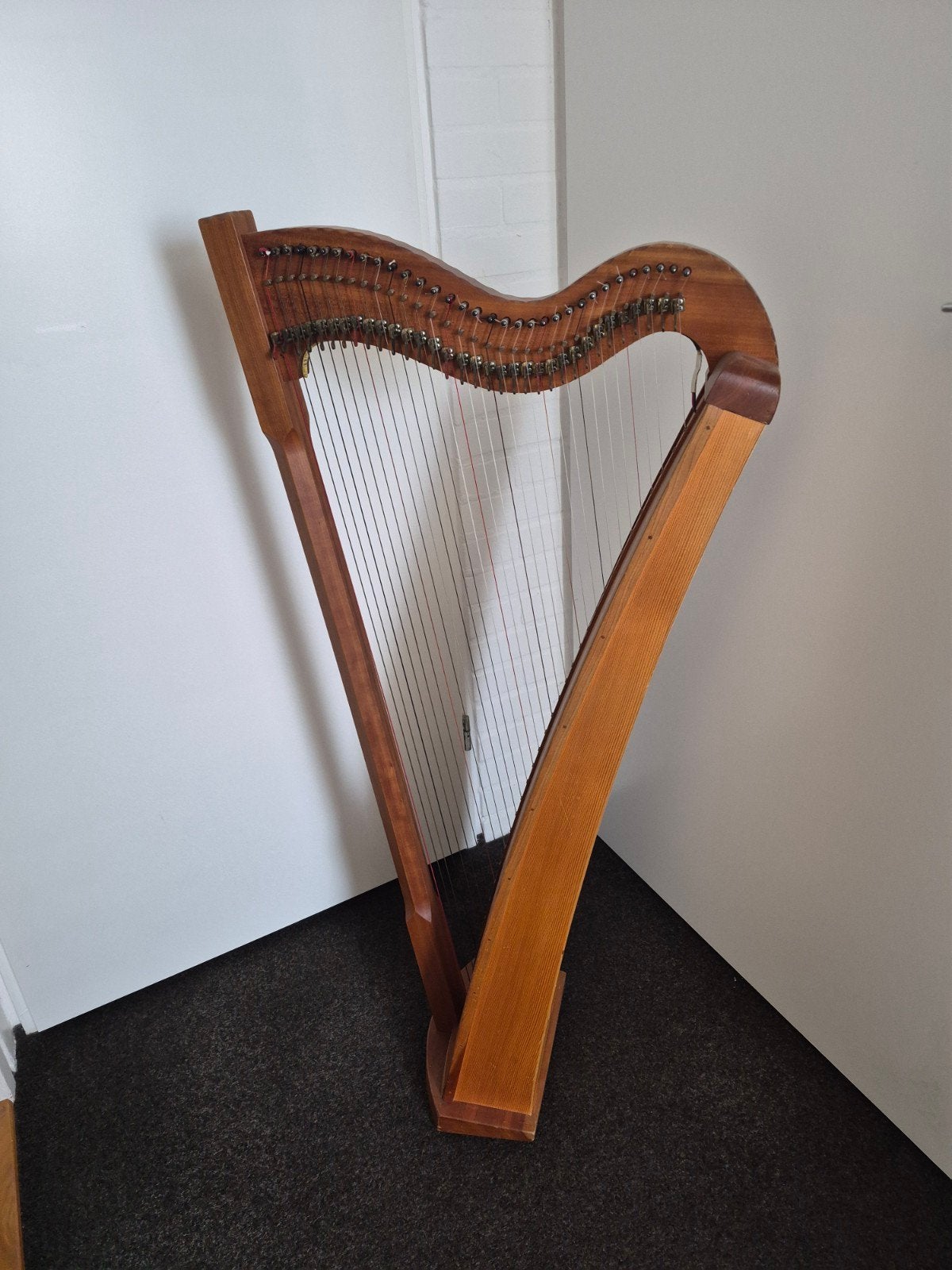 Te  huur: Keltische harp te huur, Ophalen, Zo goed als nieuw