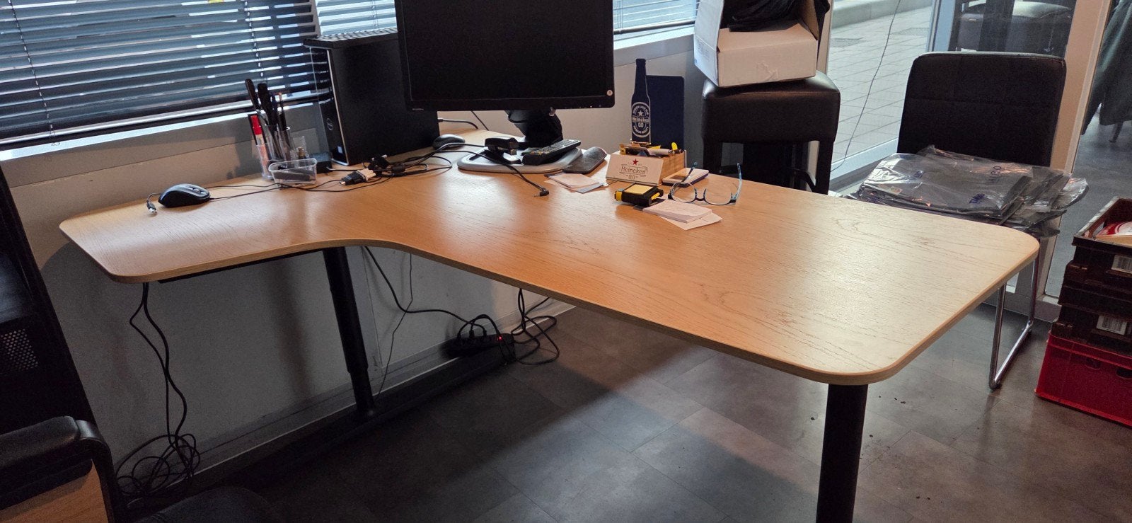 Ikea Berkant hoekbureau, Huis en Inrichting, Bureaus, Ophalen, In hoogte verstelbaar