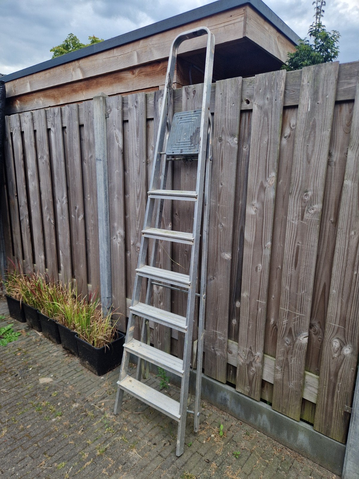 Stevige aluminium huishoudtrap met 7 treden, Ophalen, Gebruikt, 2 tot 4 meter
