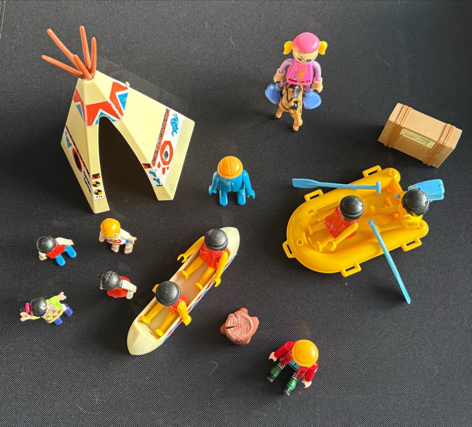Playmobil speelset met 11 poppetjes en accessoires, Ophalen of Verzenden, Gebruikt, Complete set, Overige typen