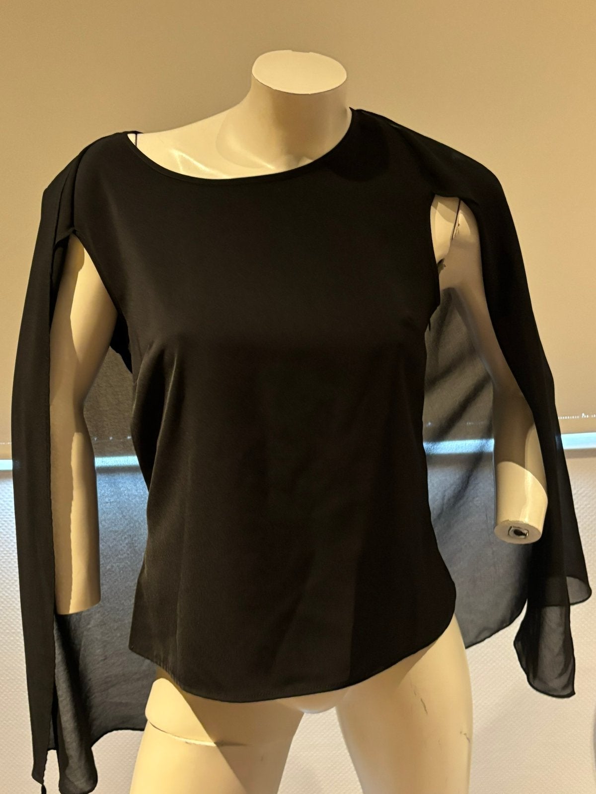 Marciano aparte blouse maat it 42 nl 38, Kleding | Dames, Ophalen of Verzenden, Zo goed als nieuw, Maat 38/40 (M), Zwart