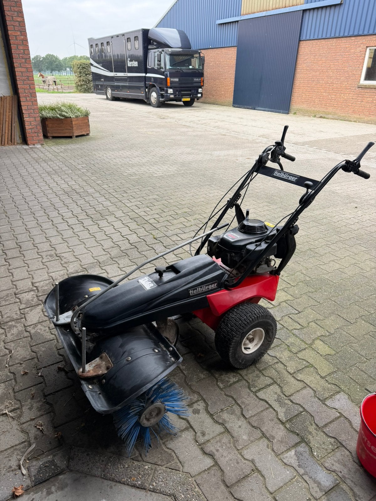 Tielbürger TK48 Professional veegmachine – Honda motor, Ophalen, Zo goed als nieuw