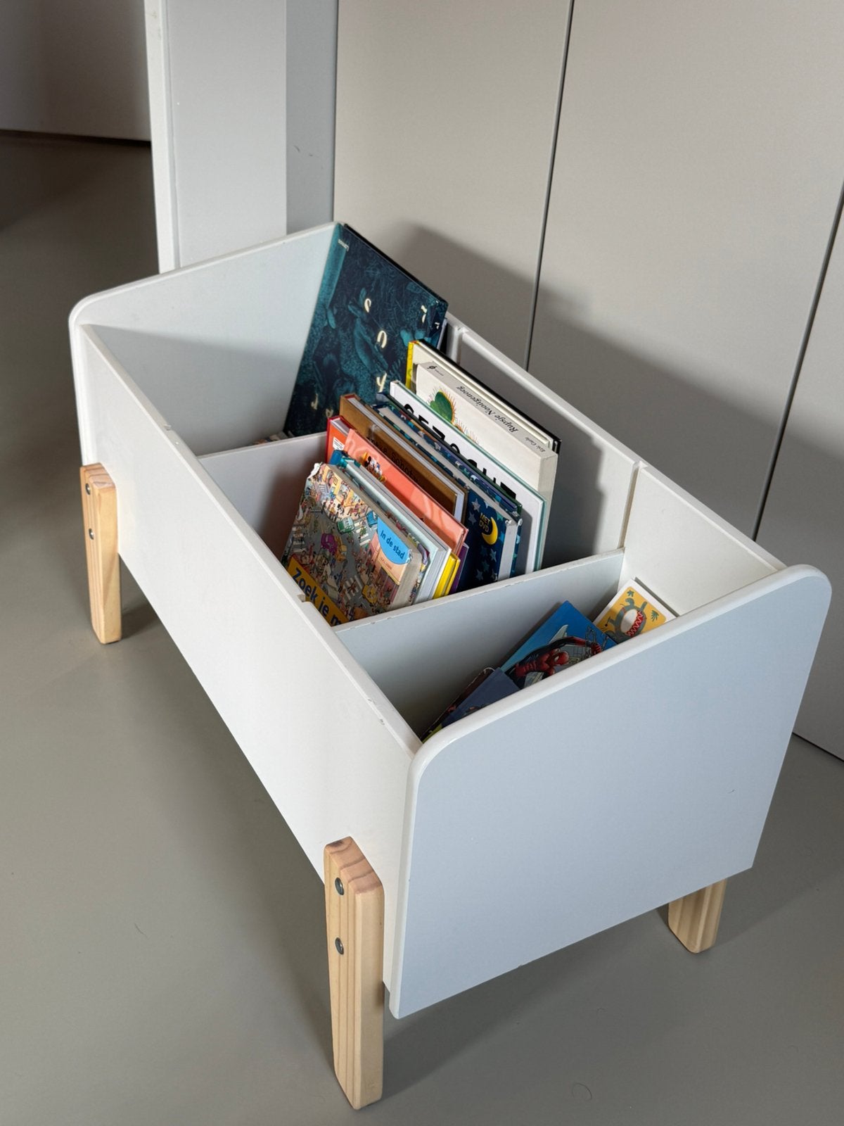 Petite Amélie kinderboekenkast / boekenbak – wit, Ophalen, Zo goed als nieuw, Overige typen