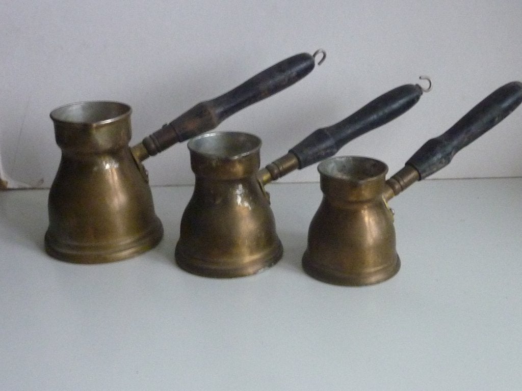 Arabische koffie kannetjes en koffiemolen, Antiek en Kunst, Antiek | Koper en Brons, Ophalen of Verzenden, Koper
