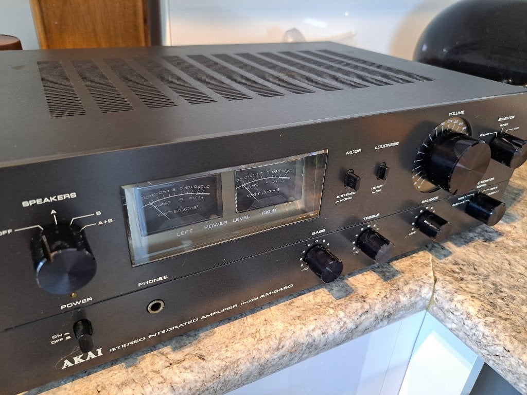 Akai am 2450 zwart, Audio, Tv en Foto, Ophalen, Zo goed als nieuw, Minder dan 60 watt, Overige merken