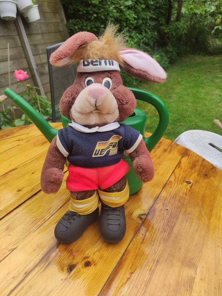 Berni konijn mascotte EK 1988 UEFA knuffel, Gebruikt, Overige karakters, Konijn, Ophalen of Verzenden