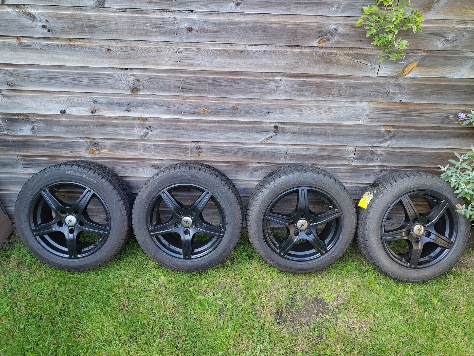Sportvelgen met winterbanden (o.a. BMW 1-serie), Auto-onderdelen, Ophalen, Gebruikt, 16 inch, Banden en Velgen
