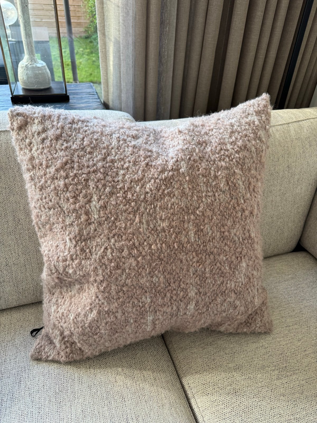 Zacht Roze sierkussen van Duran Interiors 60 x 60, Overige merken, Inclusief binnenkussen, Vierkant, Ophalen of Verzenden