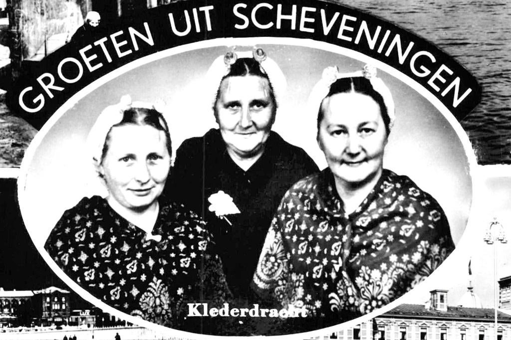 939337 Scheveningen Kurhaus Klederdracht postzegel afgeweekt, Ophalen of Verzenden, 1960 tot 1980, Gelopen, Zuid-Holland