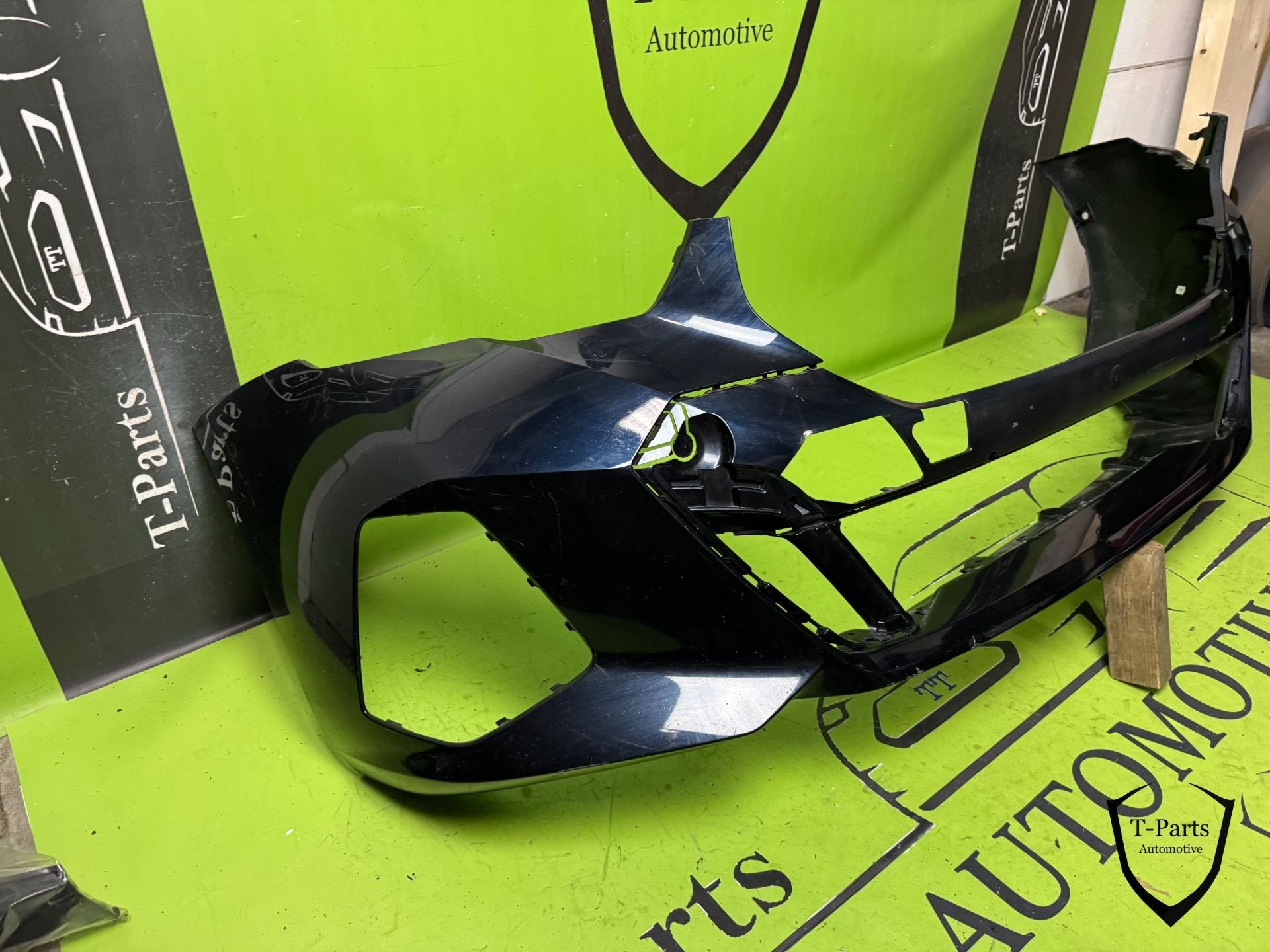 bmw 5 serie G60 voorbumper bumper, Petuelring 130
80788  Munich, DE, Gebruikt, Info@bmw.de, Ophalen of Verzenden