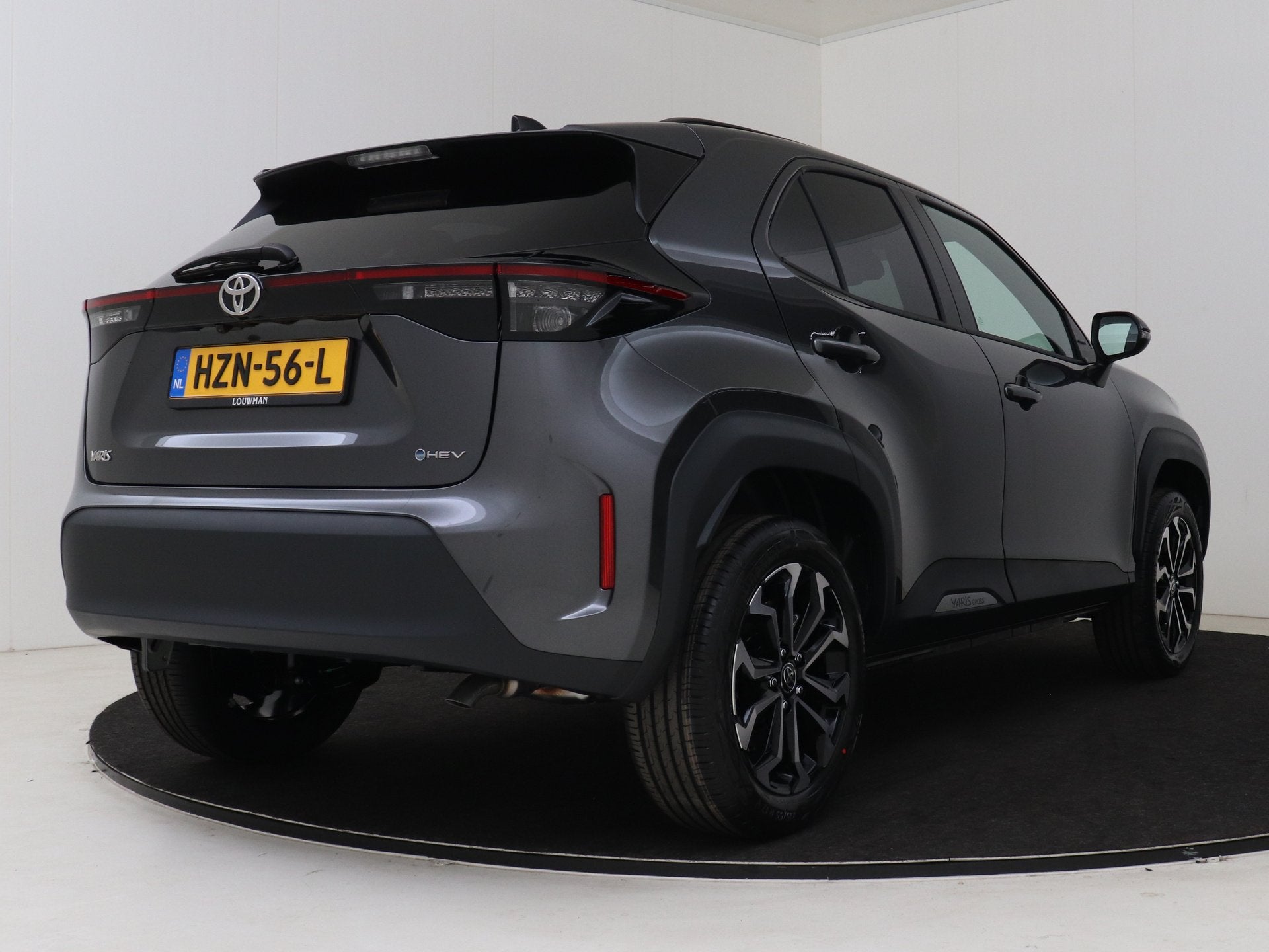 Toyota Yaris Cross 1.5 Hybrid 115 Dynamic (bj 2025), Auto's, 12 maanden, Stof, 116 pk, Bedrijf