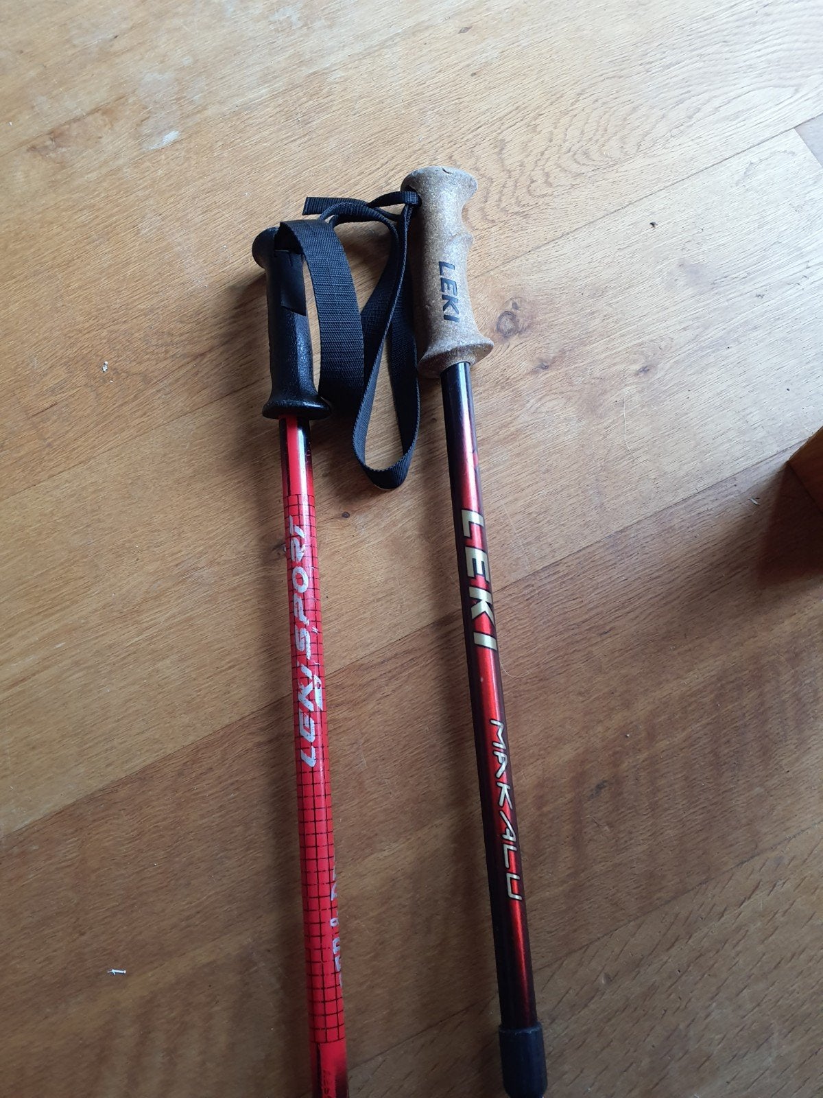 Paar Leki Wandelstokken - Rood/Zwart, Sport en Fitness, Bergsport en Wandelen, Ophalen of Verzenden, Gebruikt, Wandelstok