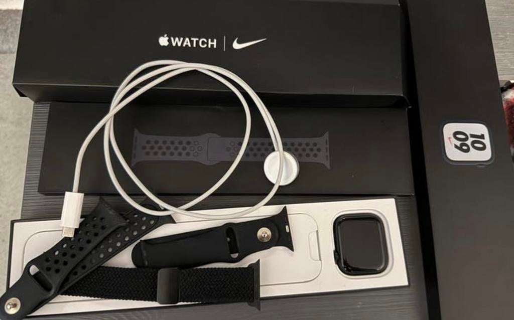 Apple watch serie 7  45 mm nike editie, Sieraden, Tassen en Uiterlijk, Smartwatches, Ophalen of Verzenden, Zo goed als nieuw