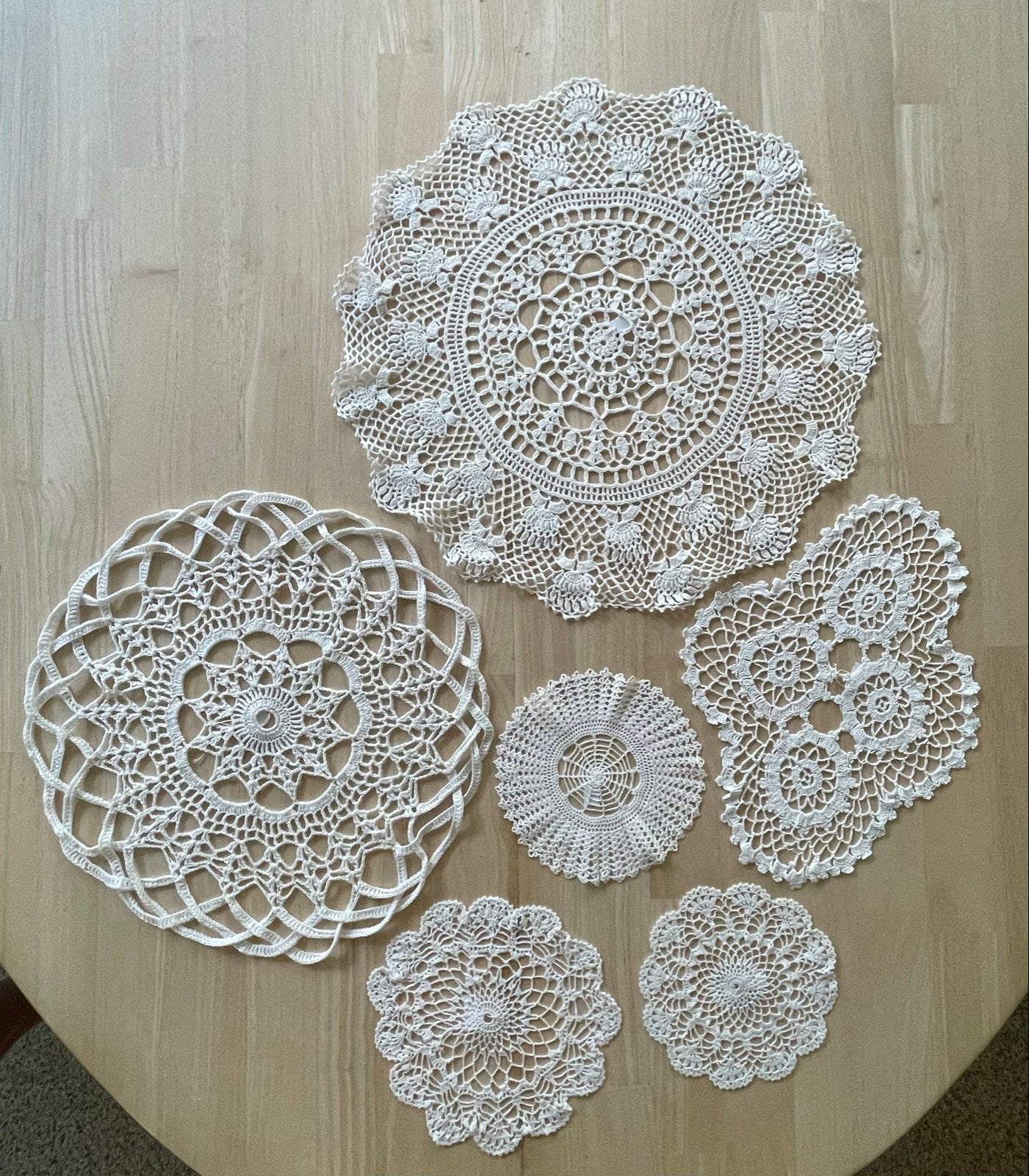 Set van 6 gehaakte kanten kleedjes, diverse maten, Vintage, Gebruikt, Ophalen of Verzenden, Wit