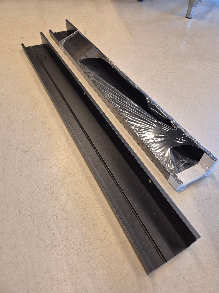 2x IKEA MOSSLANDA wandplank 115 cm zwart, Huis en Inrichting, Ophalen, Zo goed als nieuw