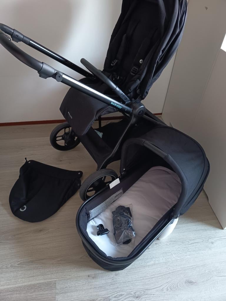 Maxi Cosi Essentieel Black Complete Kinderwagen, Ophalen of Verzenden, Zo goed als nieuw, Combiwagen, Verstelbare duwstang