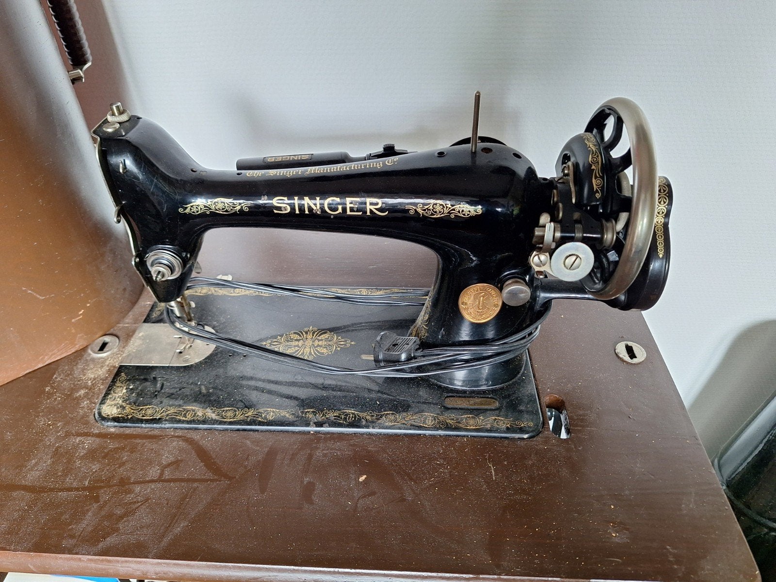 Antieke Singer Naaimachine met Tafel en Koffer, Ophalen