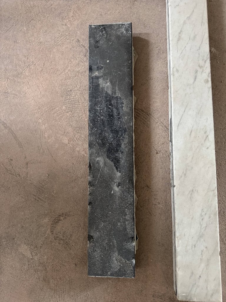 Marmer Marmeren dorpel wit met grijze aders zwart 2 stuks, Overige materialen, Ophalen of Verzenden, Zo goed als nieuw, Minder dan 100 cm