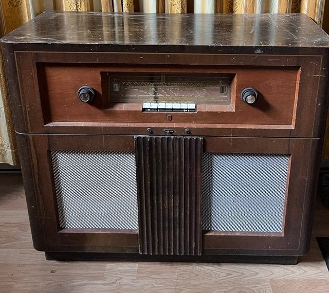 4 radiomeubels 60 euro, Ophalen