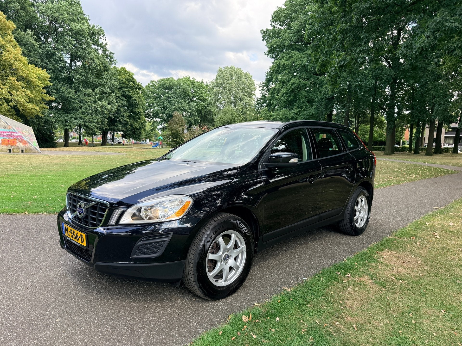Volvo XC60 2.0 D3 Nette en goed onderhouden Volvo, Voorwielaandrijving, Euro 5, Zwart, 1984 cc