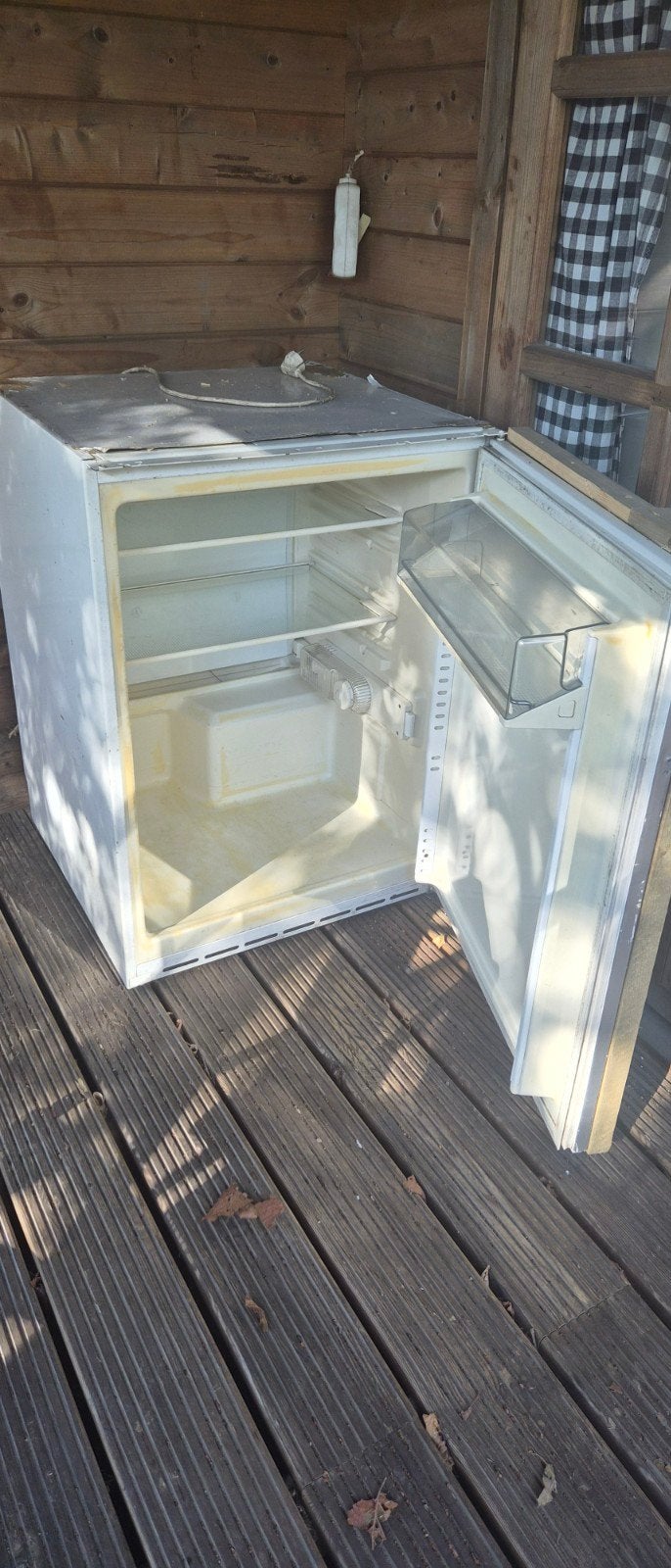 Kleine koelkast met houten framing, Witgoed en Apparatuur, Ophalen, Minder dan 85 cm, Minder dan 75 liter, 45 tot 60 cm