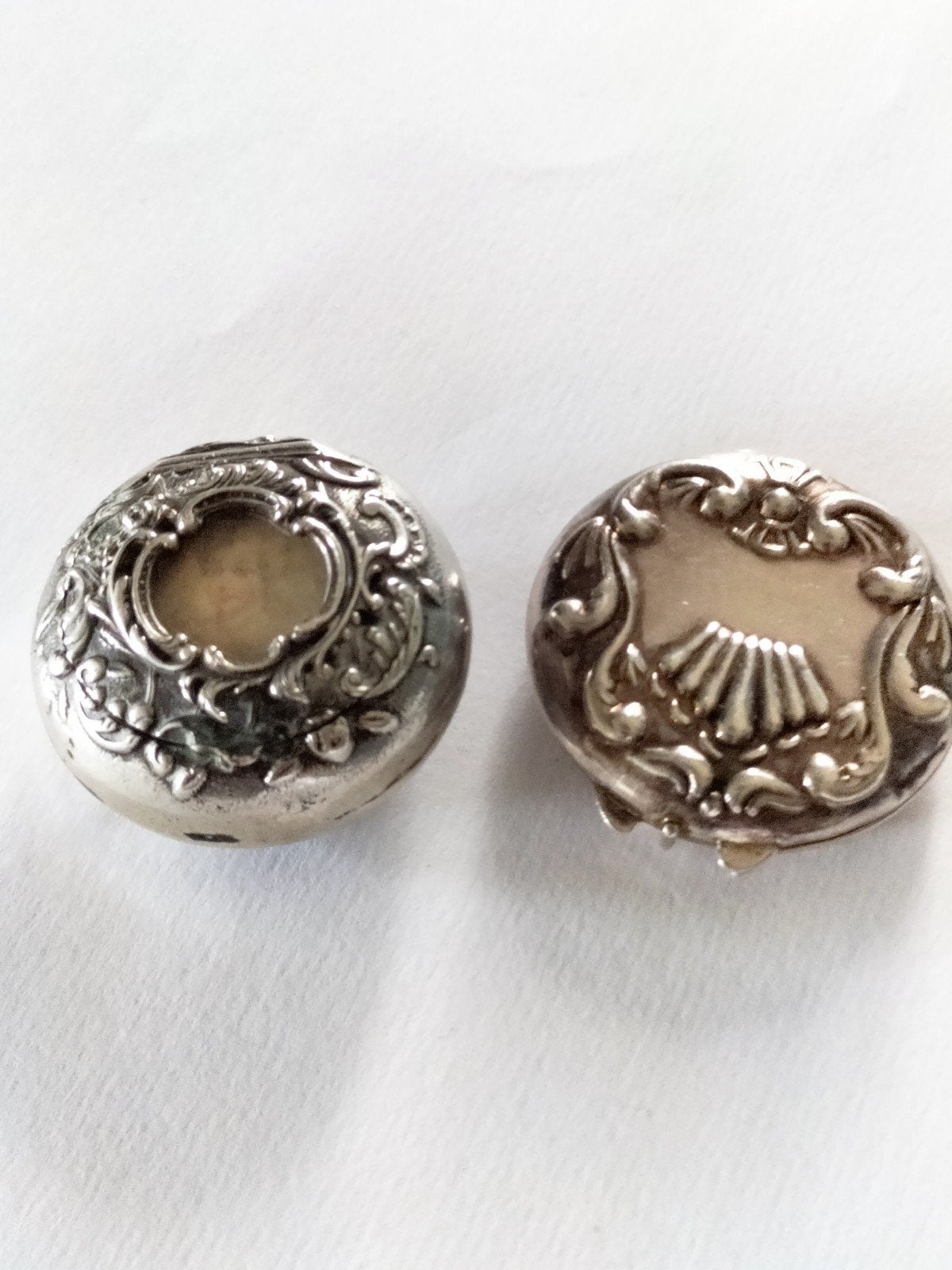2 Antieke Zilveren Pillendoosjes - Gedetailleerd Design, Verzenden, Zilver