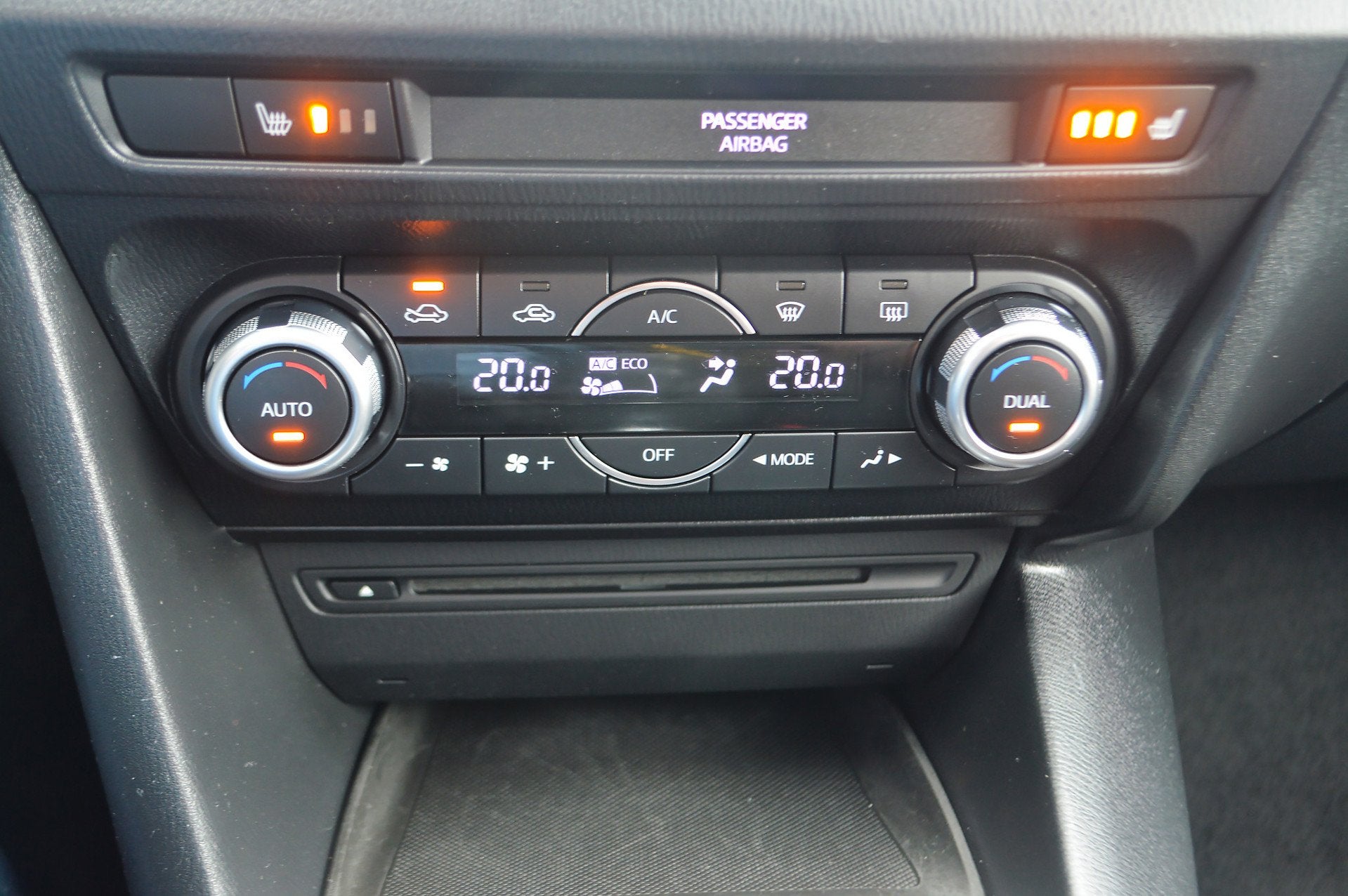 Mazda 3 2.0 TS+ | Trekhaak | Stoelverwarming | Navigatie | P, Auto's, Mazda, Voorwielaandrijving, Stof, Gebruikt, Zwart