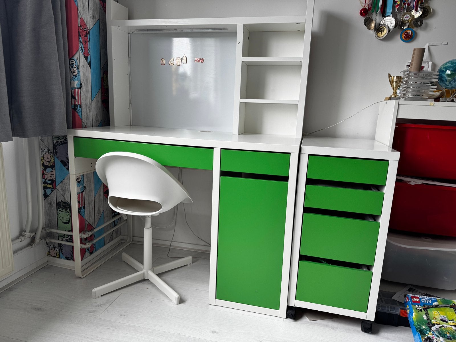 IKEA Bureau Micke met opbergruimte en lades, wit/groen, Ophalen, Gebruikt, Met lades, Spaanplaat of MDF