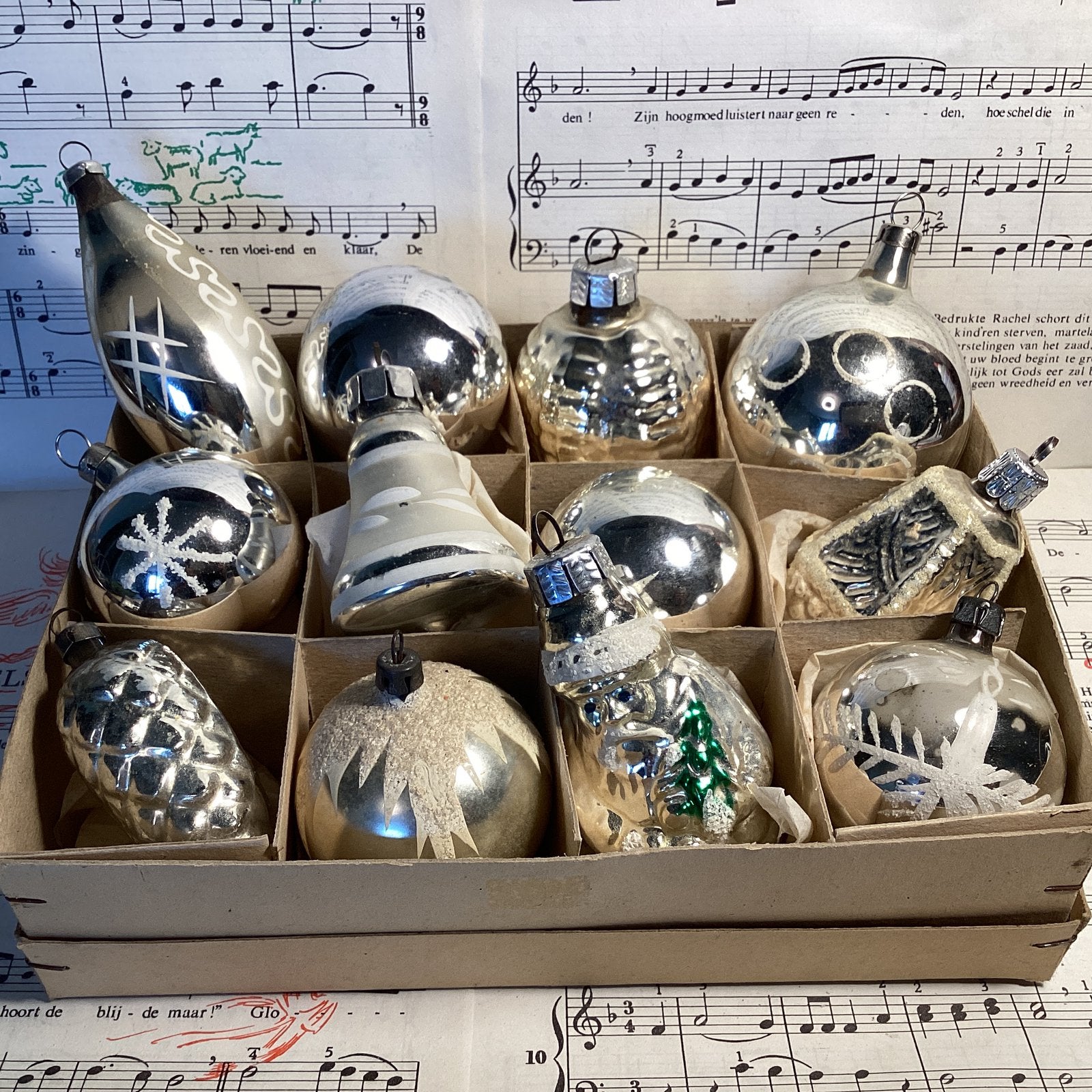 12 oude glazen kerstballen en figuren voor 22,50, Ophalen of Verzenden, Gebruikt