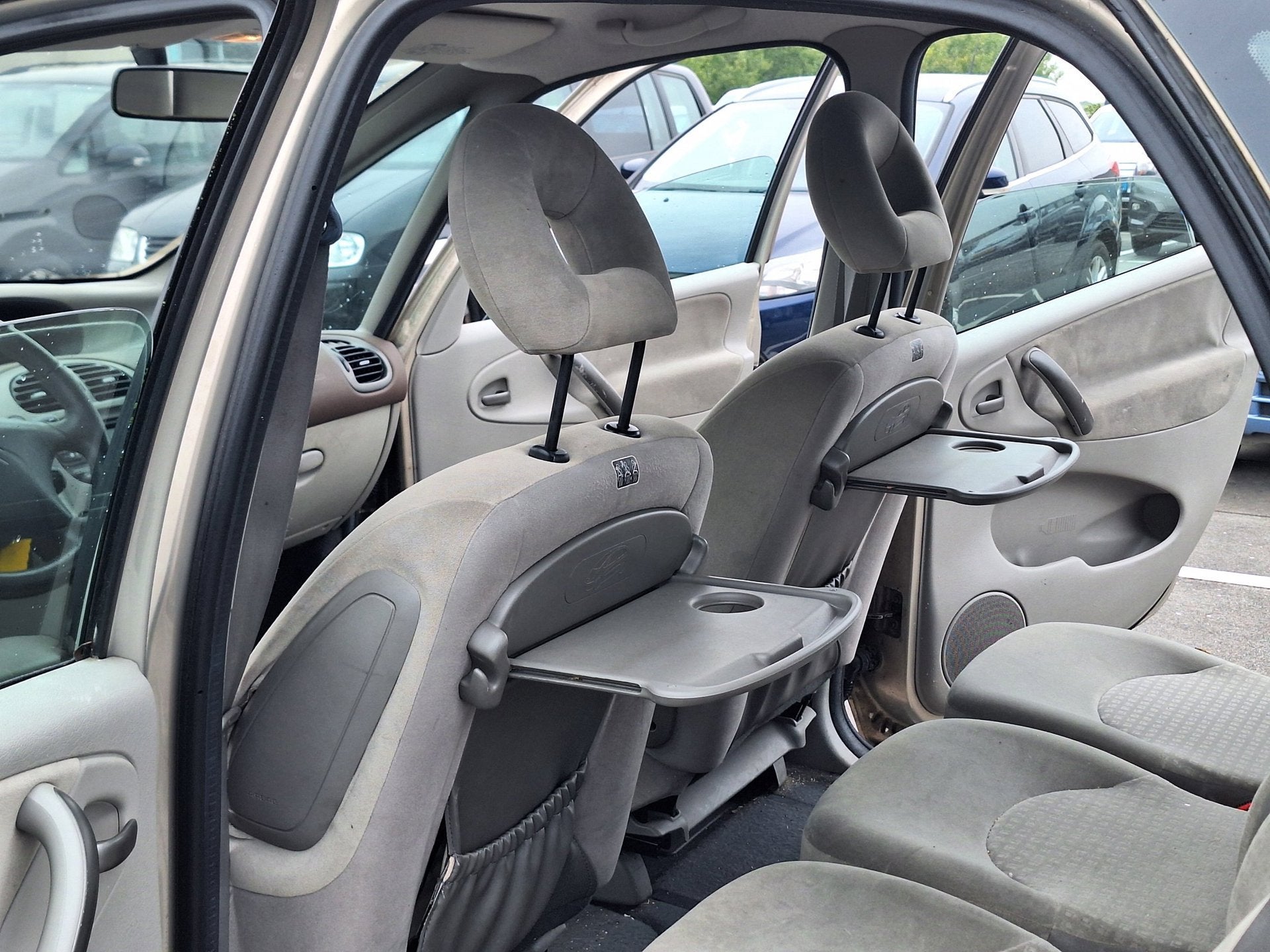 Citroen Xsara Picasso € 850,-1.8i-16V APK AIRCO TREKHAAK, Auto's, Stof, 4 cilinders, 1749 cc, 116 pk
