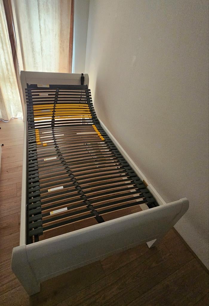 Bed 1 persoon wit met elektrische Bodem, Huis en Inrichting, Slaapkamer | Bedden, Ophalen, 90 cm, Eenpersoons, Wit