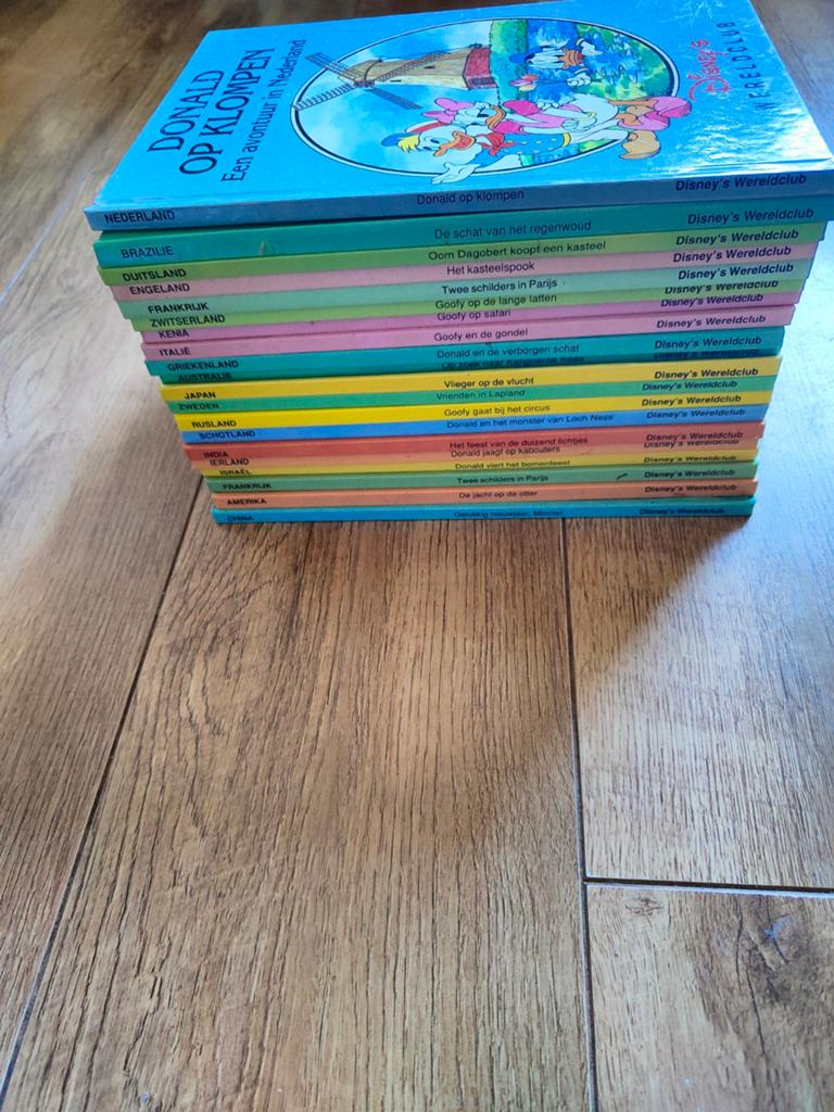Disney's Wereldclub Boeken 20-delig, Ophalen of Verzenden, Zo goed als nieuw, Sprookjes