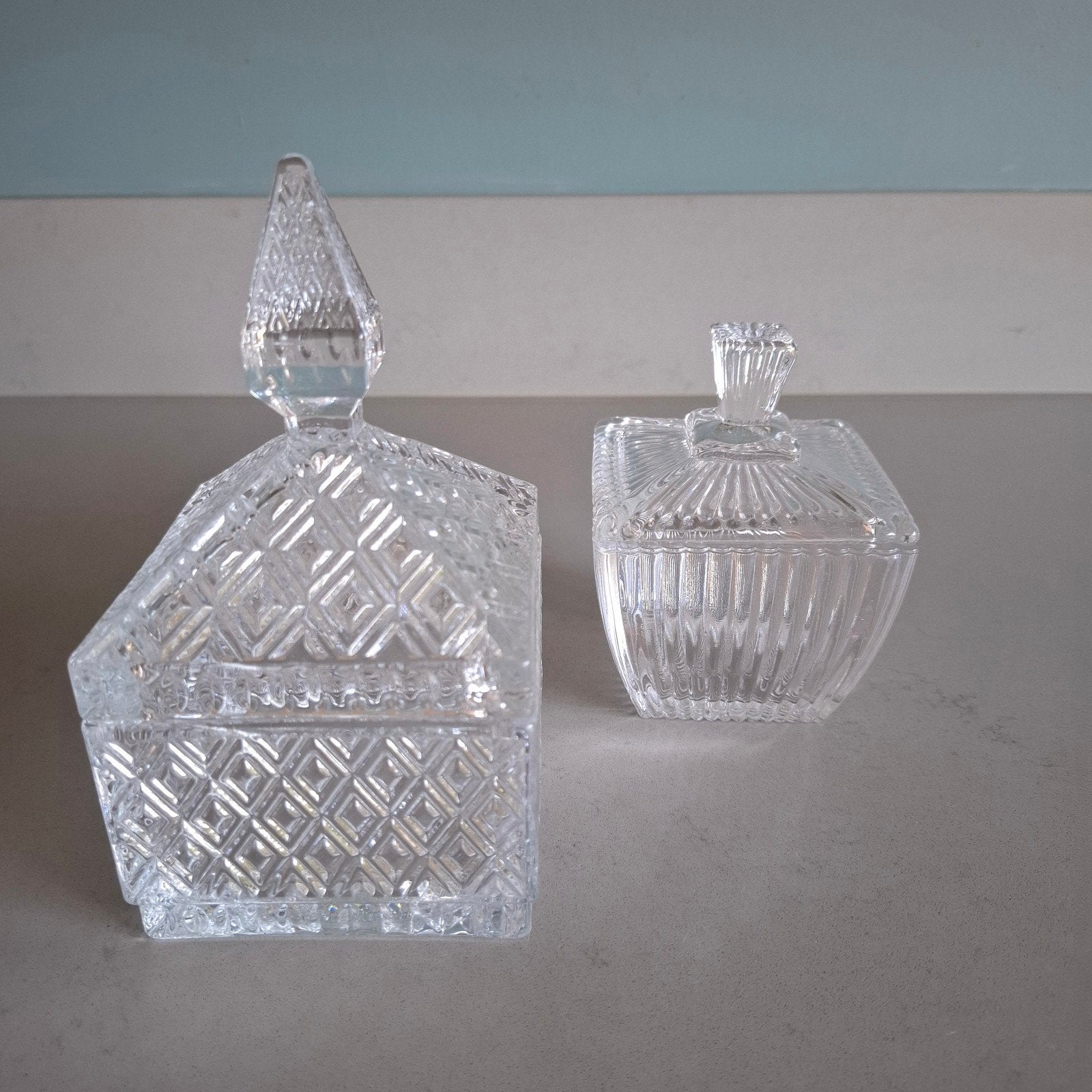 Bonbonnières/snoepdozen met glas reliëf., Antiek en Kunst, Ophalen of Verzenden