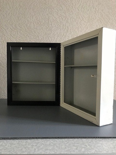Metalen wand medicijn kastje, Ophalen of Verzenden, Wanddecoratie, Meerkleurig, Metaal