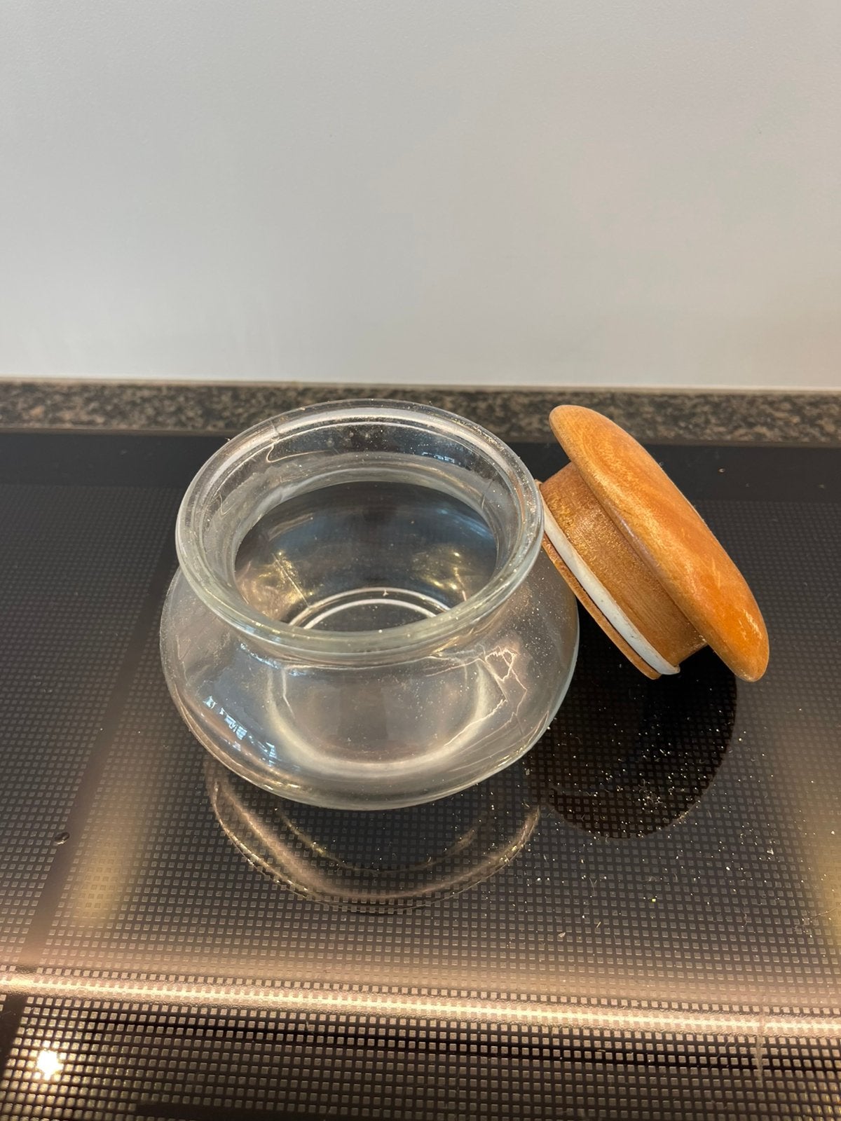 Vintage Glazen Snoeppot met Houten Deksel, Ophalen of Verzenden, Huis en Inrichting